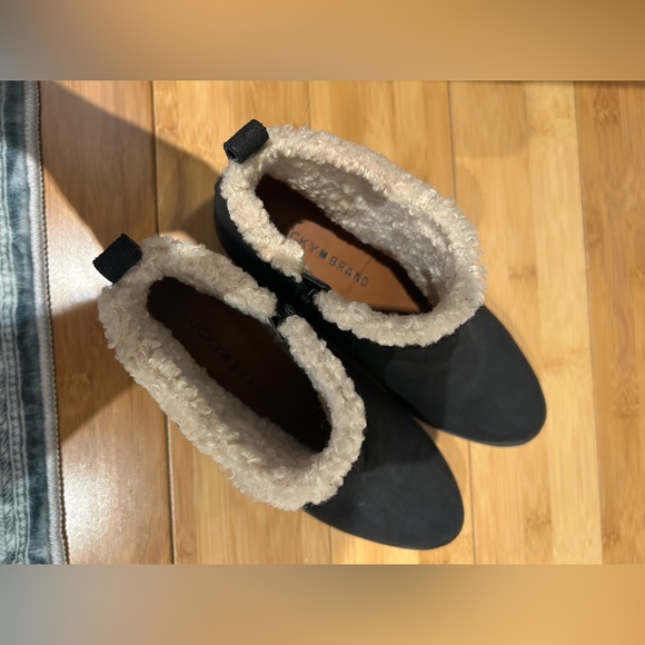 Lucky Brand Women’s Basel Sherpa Lined Black Suede Booties Size 5 - Picture 6 of 8